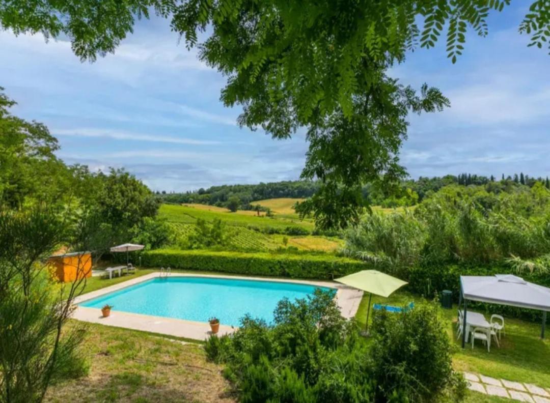 פוג'יבונסי Agriturismo La Moraia מראה חיצוני תמונה